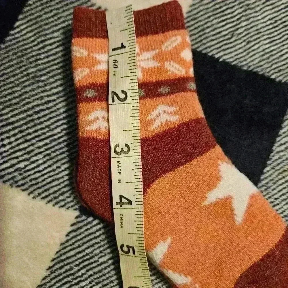 NWOT Unbranded Kids Snowflake Holiday Socks